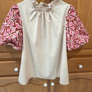 Entro Embroidered Puff Sleeve Top